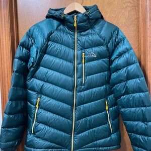 L.L. Bean Ultralight 850 Fill Quantum Pertex Down Hoodie, Medium